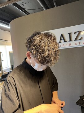 アイズ 海老名(AIZU) ツイストスパイラルパーマ波巻きスパイラルパーマメンズマッシュ