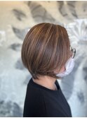 白髪ぼかし大人ハイライト、ショートボブ