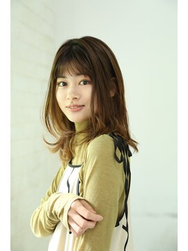 ガーランド (Garland) 大人ミディアム/レイヤー/似合わせカット/ベージュ/卵型