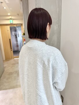 ヨーク(YOKE) YOKE 切りっぱなしボブぱつっとボブ丸くない艶髪レッドボルドー