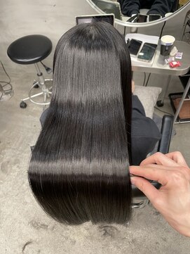 ジーナ 池袋(Zina) 巻かずに目を引く艶髪へ