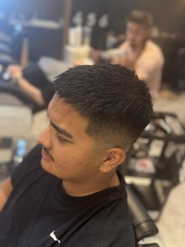 フランクスバーバー アンド ビアークラブ(FRANK'S BARBER and BEER CLUB) スパイキーショート/フェザーパーマ/サーフカール/有楽町