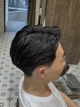 グルーマーズクレッジ 渋谷店(GROOMER/S CREDGE) メンズ/刈り上げセンターパート/フェザーパーマ/渋谷