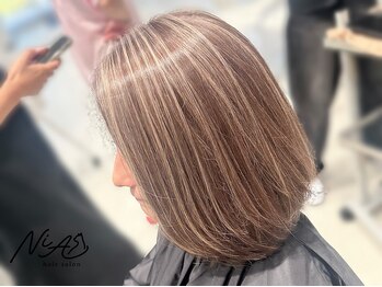ニア(NiA)の写真/《阪急茨木市 NEW OPEN》白髪を活かしたデザインカラーで、洗練された大人女性の美しさに＿。