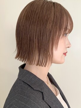 切りっぱなし外ハネボブ艶暗髪シースルーバング