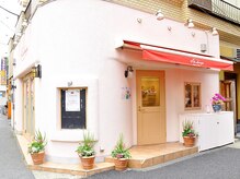 ヴィアンジュ 浦和西口駅前店の雰囲気（ヴィアンジュ初の路面店！可愛いカフェの様な外観です。）