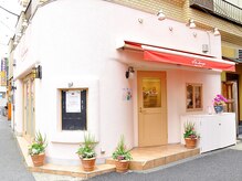 ヴィアンジュ初の路面店！可愛いカフェの様な外観です。