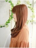 大人フェミニンのゆるふわストレートスタイル