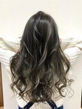 アイコニック 天神店(ICONIQ) カラーマジック【外国人風×シルバーグレージュ】