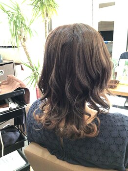 話題の“イルミナ”導入店☆透明感・ツヤ感・ダメージレスにこだわり、繰り返す度に憧れの美髪に…♪