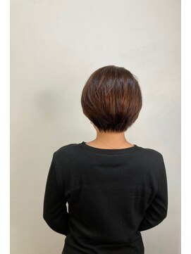 モルニ(MORNI) 髪質改善トリートメント_マロンベージュ Aラインボブ かきあげ