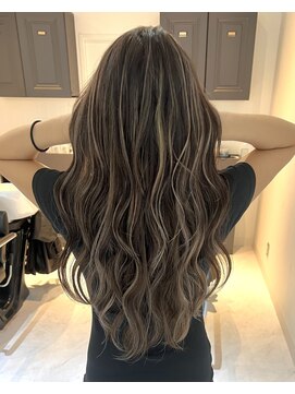 ヨロ 小岩(YOLO) ミルクティーグレージュハイライトケアブリーチレイヤーカット