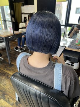 ガルボ ヘアー(garbo hair) ブルーブラック　ボブ　切りっぱなし　ケアブリーチ