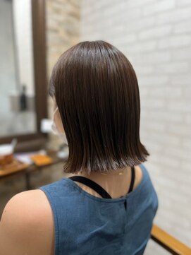 ハサミバイアトリエナガノ 千葉(8sami by atelier nagano) ショートボブ/センターパート/ツヤ髪/グラデーション/イヤリング