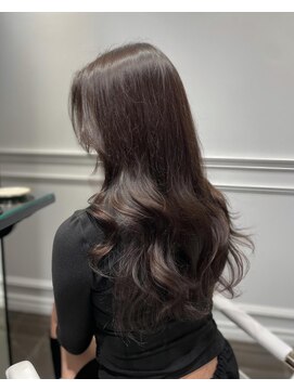 イェンホン 艶紅(Yan Hong 艶紅) 【#新宿美容室#ワンホンメイク#羽エクステ#ヘアアレンジ】