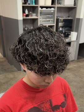 ノイセルヘアー(Noisyle Men's hair) リバースセンターパート/ニュアンスパーマ/ダウンバング/MEN'S◎