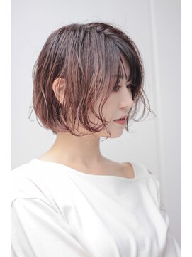 リタ(Lita) くせ毛風ルーズボブ ナチュラルボブ フェミニンボブ