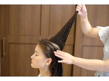 首・肩・背中・腕・デコルテ～までマッサージ。立毛筋を刺激