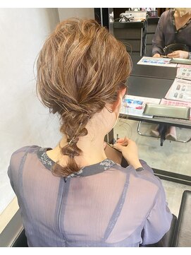 フィオーレ ヘアデザイン(FIORE hair design) 編みおろし　結婚式　二次会　お呼ばれ