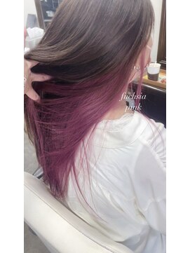 ムーブ(Moob) 女性らしい華やかな印象が魅力的なインナーピンクカラー【別府】