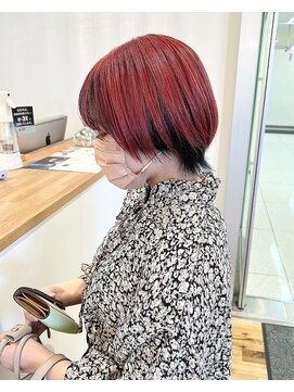 ルッツ(Lutz. hair design) チェリーレッド × ブラック 【千代田彩夏】