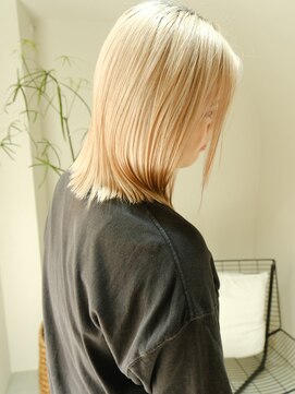 ファブ(fab.) ホワイトブロンドXボブ