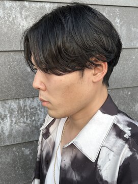 ヒュイル バイ ニアウ(Hwyl by Niau) メンズマッシュセンターパートスパイラルパーマニュアンスパーマ