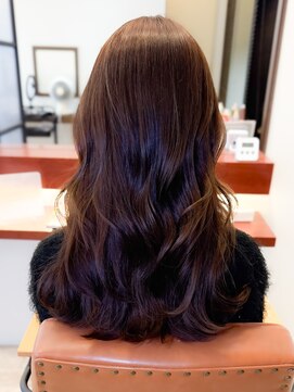 マーリャヘアー(mallia hair) やわらかい質感のウェーブ×艶カラー