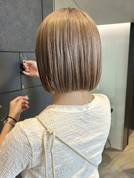 ザザ ZA/ZA 目白 ミルクティーベージュのハイトーンボブ