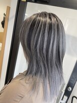 ハイク(HYKE)&nbsp;グレージュ系ミディアムレイヤーバレイヤージュ