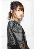 後れ毛を出した簡単アレンジのポニーテール