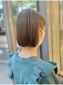 ぱつっと切りっぱなしミニボブ