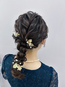 プルクラ ロッポンギ(Pulchra ROPPONGI) ランダムポニーテールアレンジ