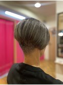 アシメな刈り上げショート