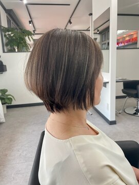 大人ショート艶カラー白髪ぼかしハイライト30代40代50代