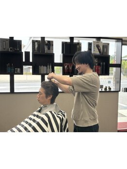 今まで体験したことないヘアスタイル提案で男度をぐっと上げてくれる！年齢関係なく、魅力を引き出します！