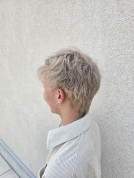 ゴットラトゥール(GOTTO LATOUR) ハイトーンベージュ/ブリーチカラー/癖毛カット