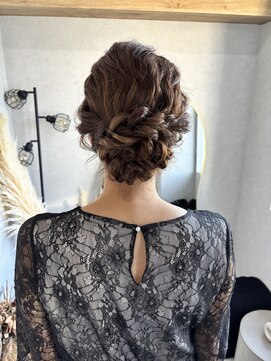 エレ('ele) ふんわりシニヨン