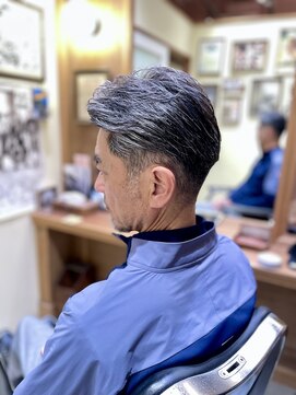 フォーコーナーズ(Four Corners) 大人スキンフェードツーブロック刈り上げマンバン30代40代