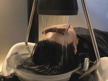フィオーレ ヘアデザイン(FIORE hair design)の雰囲気（頭浸浴とヘッドスパで、髪も気持ちもゆったり整う時間を。）