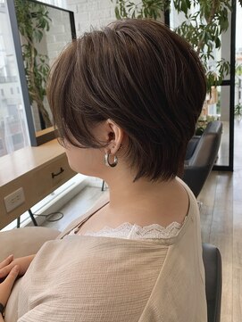 アーロン(aaron) ナチュラルグレージュのハンサムショート