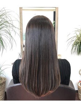 くせ毛解消×美シルエットを実現！何度も触りたくなるような質感と、理想の憧れストレートが叶う◎