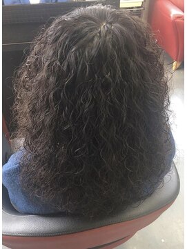 マドゥーズ ヘアショップ(Madoo's hair shop) ゆるめスパイラル