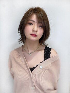 ニューヨークニューヨーク 阪急西宮北口店(NYNY) 伸びかけボブに段を入れて外はねしたスタイル