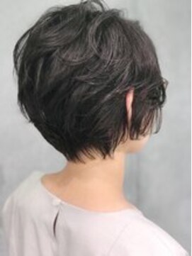 ウノ 若葉台(UNO) クセ毛を活かすショート/アッシュブラック/ボブショート