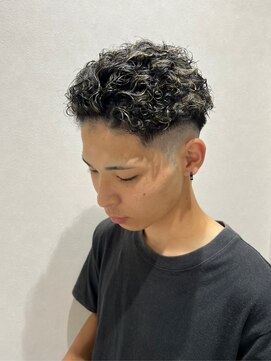 ベルクロー バイ アリープ(Bel.crow by ALEAP) スキンフェード/ツイストパーマ/ハイライト/ブリーチデザイン