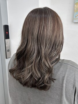 ハーツ(Heart's) 白髪ぼかしナチュラルハイライト×グレーアッシュ