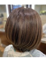 マニス(manis)&nbsp;白髪ぼか細めハイライトしひし形小顔ショートボブレイヤーカット