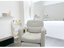 「全席完全個室で周りを気にせずおしゃれに！学割ありでトレンドヘアもお得に叶うログネオンへ！