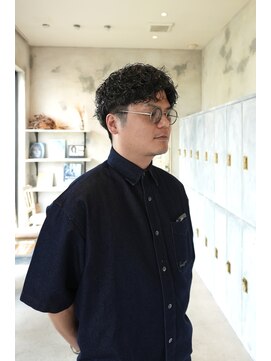 カムジーヘッド(COMEGHEAD) メンズパーマ